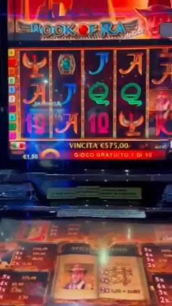 Кадр рекламы Top Slots