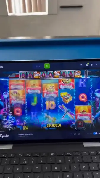 Кадр рекламы Royal Game