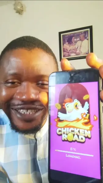 Кадр рекламы Chicken Road Slots