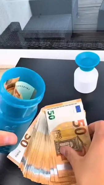 Кадр рекламы ZenWave