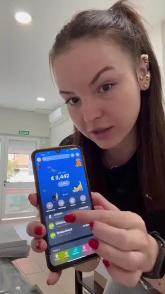 Кадр рекламы Chiсkеn Rоаd 2