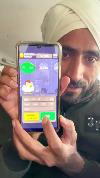 Кадр рекламы Chicken Road Online
