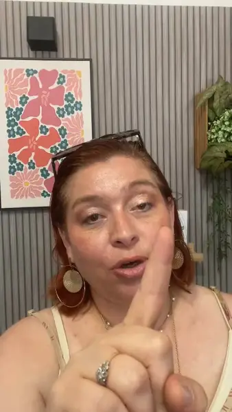Кадр рекламы Emma Dubois