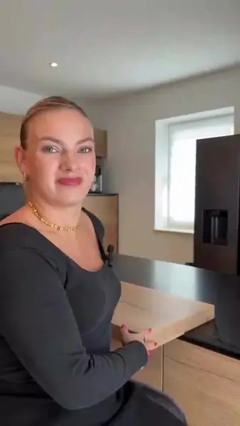 Кадр рекламы Love Abbi Fenimore