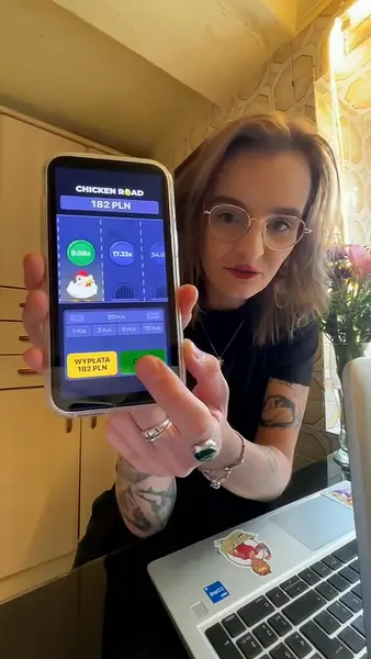 Кадр рекламы Cheekee Flow