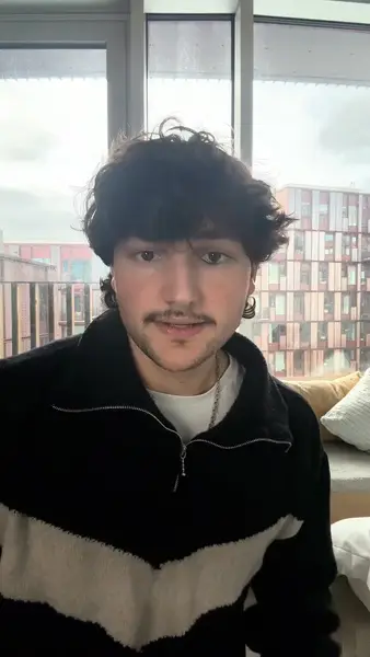 Кадр рекламы Aidan Beasley