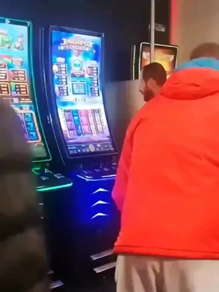 Кадр рекламы Lucky Change