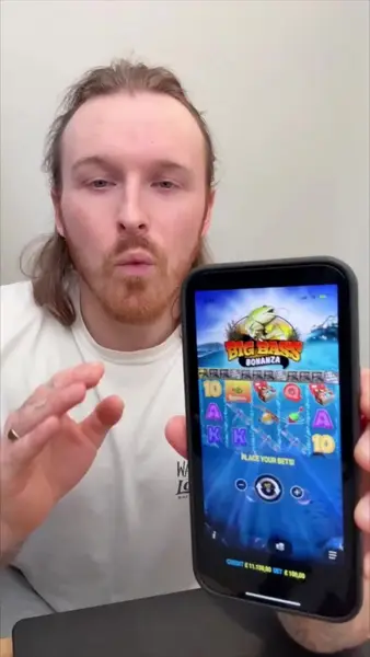 Кадр рекламы 725 free spins