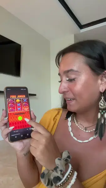 Кадр рекламы Adonna Kwar