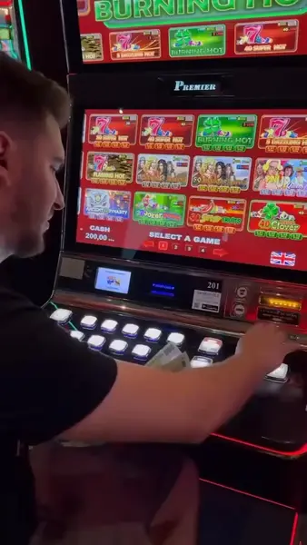 Кадр рекламы Royal Joker