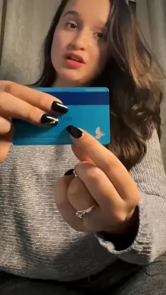 Кадр рекламы Cheekee Flow
