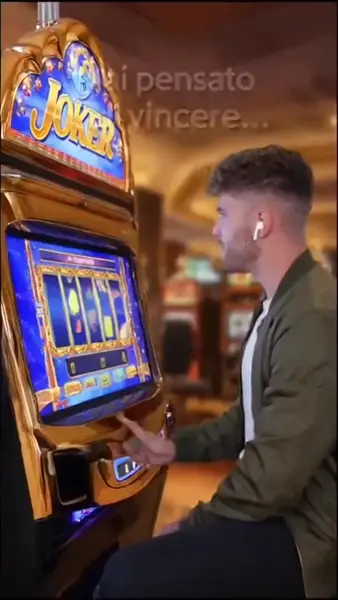 Кадр рекламы Play Online