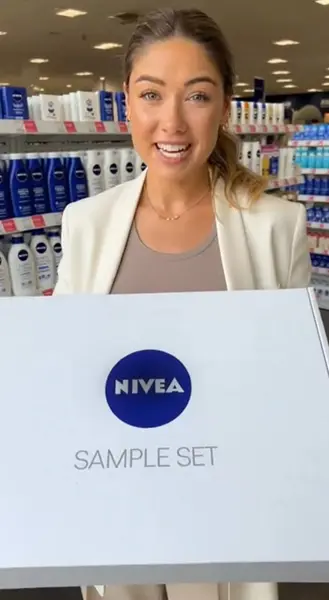 Кадр рекламы Glow Care