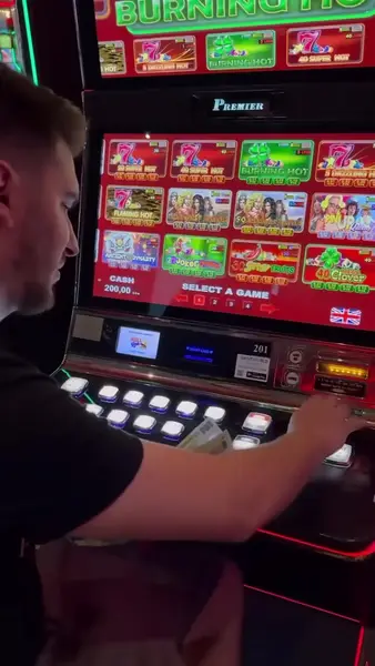 Кадр рекламы Online Games