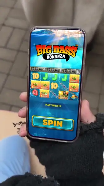 Кадр рекламы Best Online Game