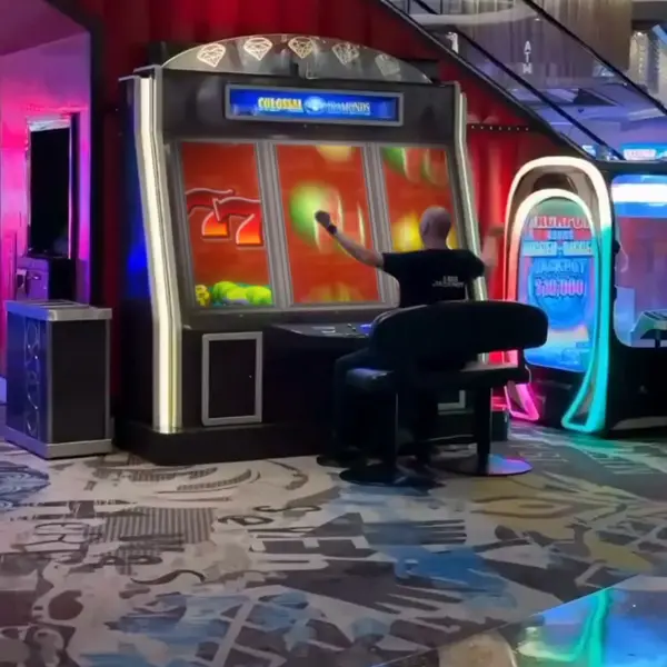 Кадр рекламы Casino Admiral