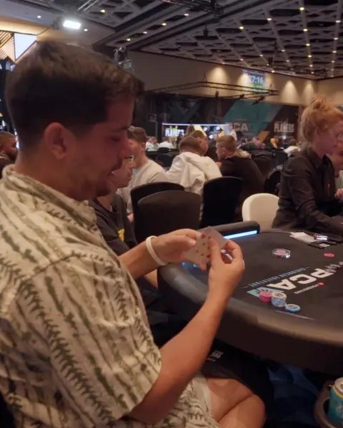 Кадр рекламы Mentopoker