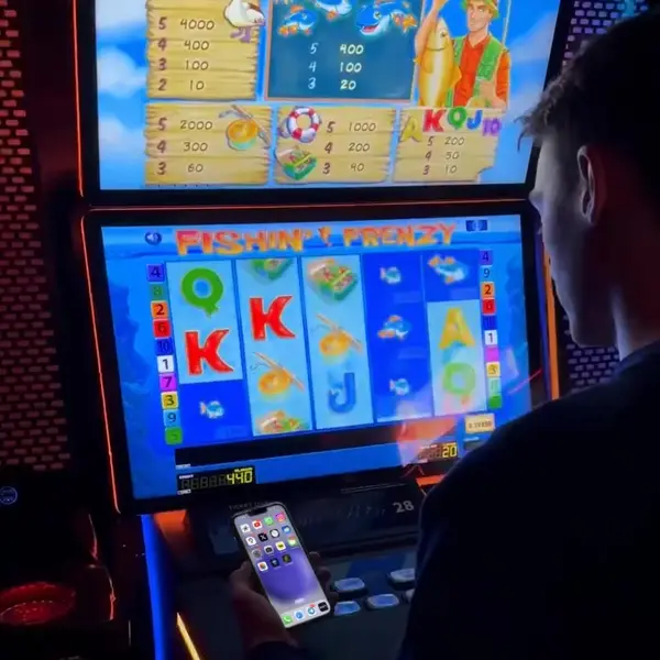 Кадр рекламы Hit Casino