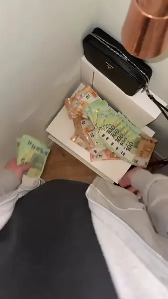 Кадр рекламы Lucky Hunters