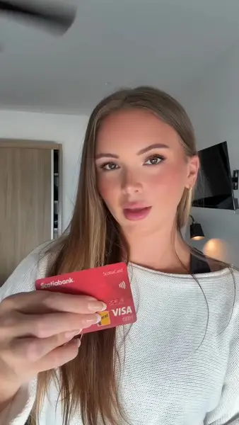 Кадр рекламы Alexandra Elise Salina