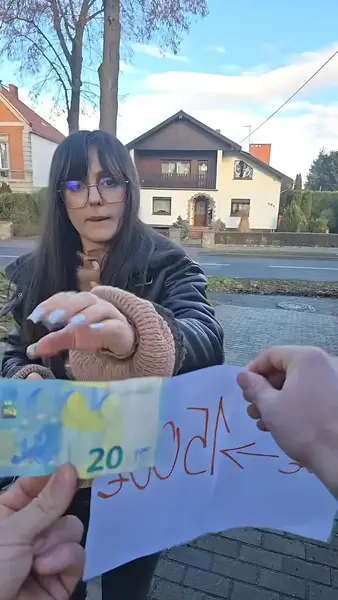 Кадр рекламы Chicken Road