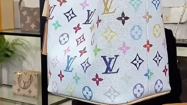Кадр рекламы YYDS1