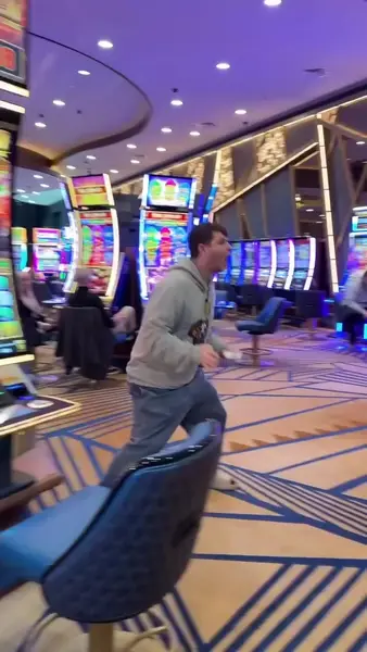 Кадр рекламы Lucky Avia