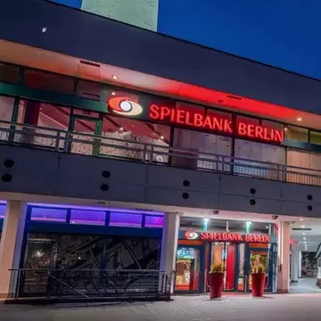 Кадр рекламы Premium Spielhalle
