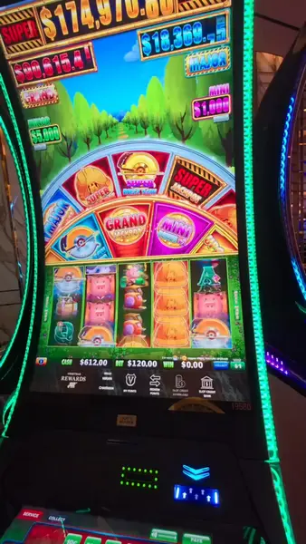 Кадр рекламы Huff N More Puff Casino