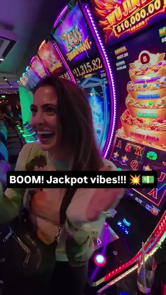 Кадр рекламы Casino2000