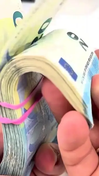 Кадр рекламы Play & win