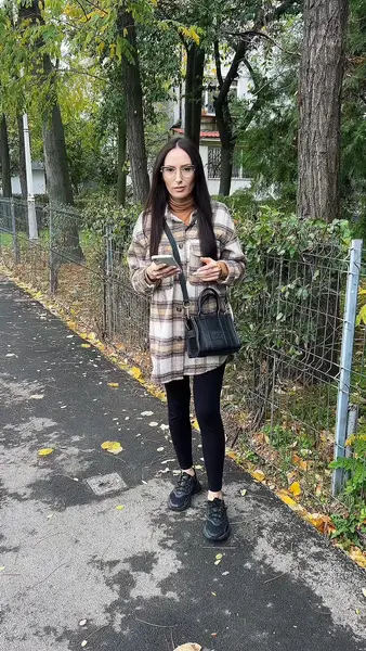 Кадр рекламы Cheerful Feather Walk