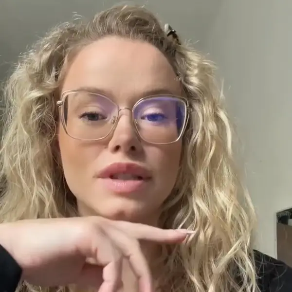 Кадр рекламы Chloé Dubois