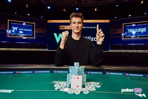 Кадр рекламы PokerTime