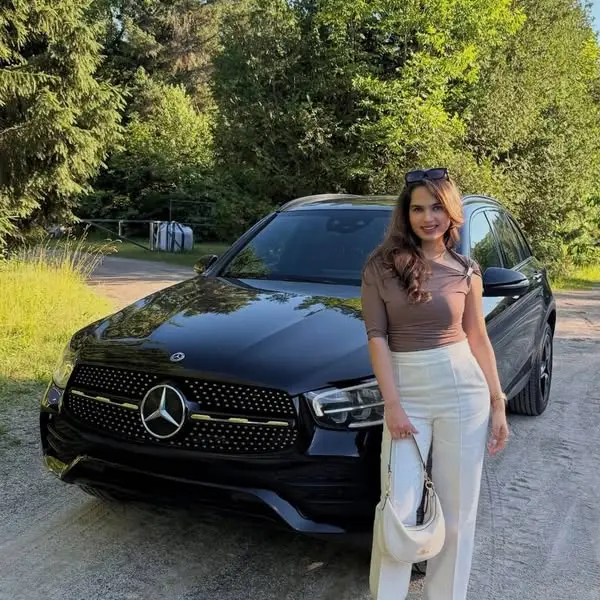 Кадр рекламы Aisha Patel