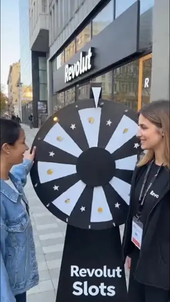 Кадр рекламы Lucky Reel Club
