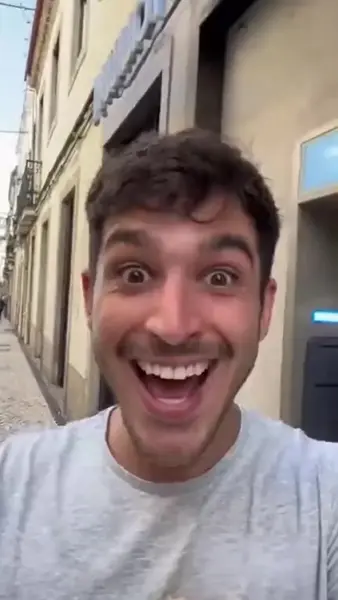 Кадр рекламы Huỳnh Cát