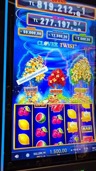 Кадр рекламы Lucky crown