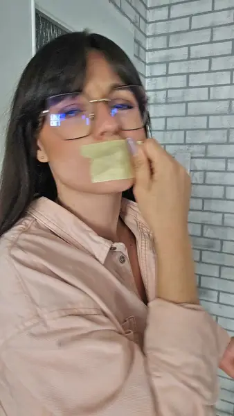 Кадр рекламы Sophie Bennett