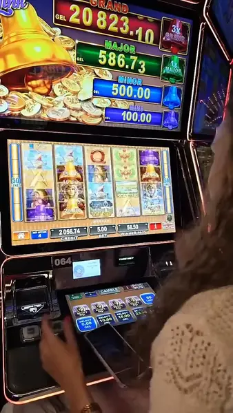 Кадр рекламы Top Slots