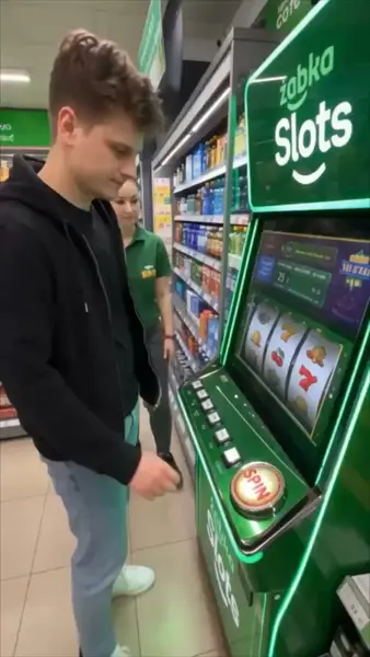 Кадр рекламы Play 3