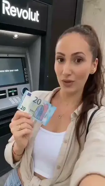 Кадр рекламы Laura Weber