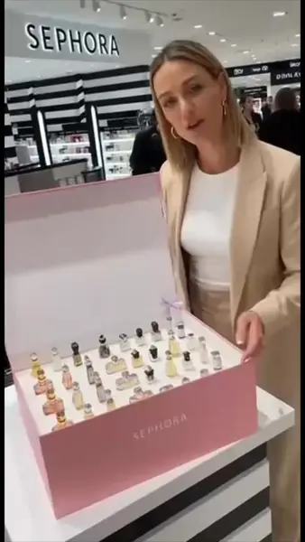 Кадр рекламы Parfumerie Impériale