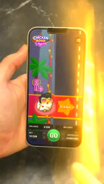 Кадр рекламы Chicken Road x200