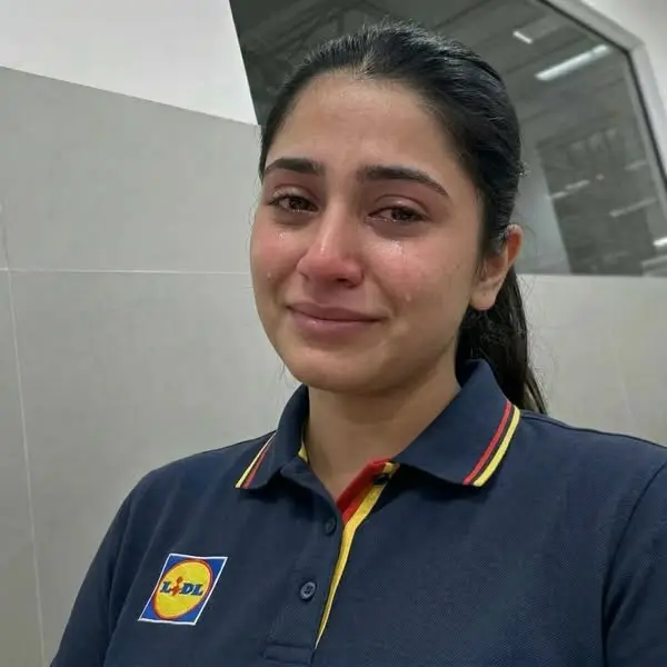 Кадр рекламы عائشہ خان