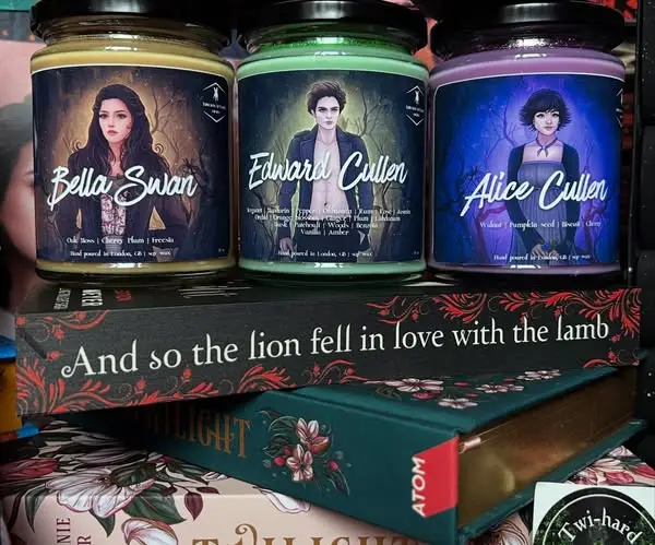 Кадр рекламы luna_bookish_flames_candles