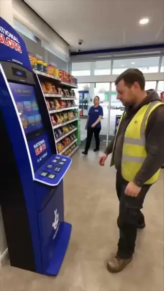 Кадр рекламы Play 2