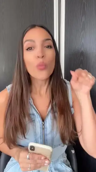 Кадр рекламы Jenna Stumpf Sarah