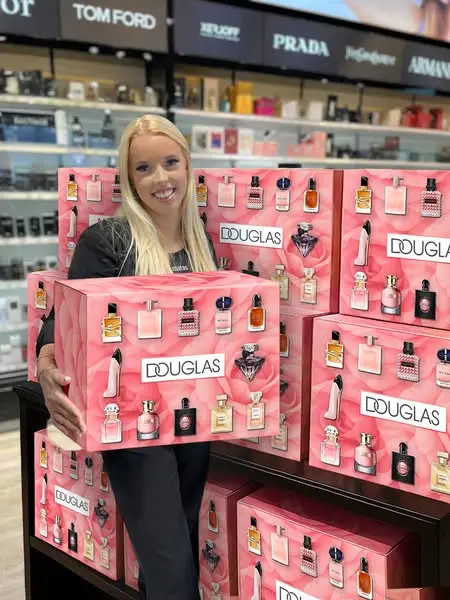 Кадр рекламы Glamour Deals
