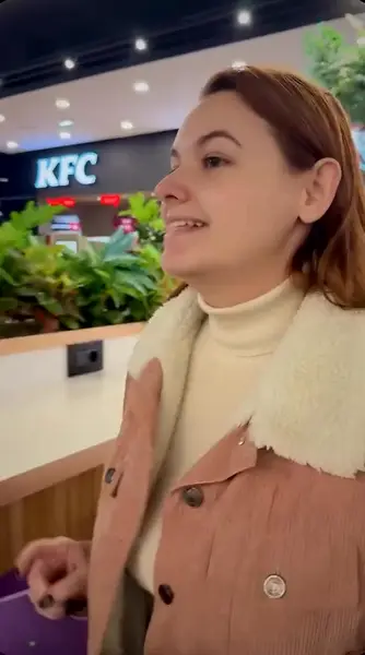 Кадр рекламы Camille Dubois